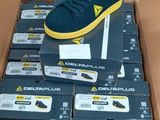 une boîte de chaussures empilées les unes sur les autres