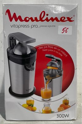 La boîte de l'extracteur de jus est ouverte et prête à l'emploi.