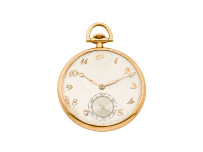 une montre de poche en or dont le cadran porte un chiffre romain