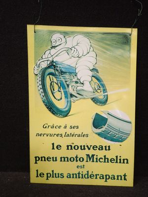 un panneau jaune sur lequel figure l'image d'un homme à moto