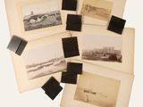 plusieurs vieilles photos en noir et blanc représentant une rivière et un pont