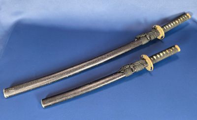 Japon, deux katanas modernes, dans leur fourreau - 70cm et 1…
