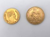 two gold coins, one of which is a head and one of which is a head