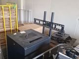 a machine that is sitting in the middle of a room