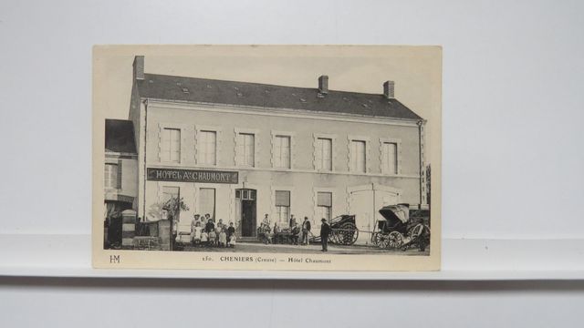 Chéniers : Hôtel Chaumont. TBE.