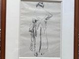 dessin encadré représentant une femme coiffée d'un chapeau et vêtue d'une robe, tenant un chien dans ses bras