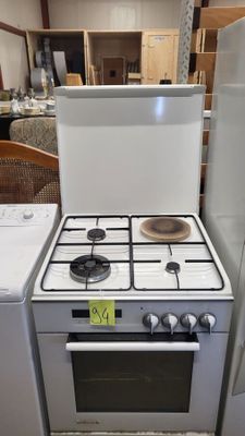 1 gazinière 3 feux gaz de ville, 1 feu électrique DE DIETRIC…