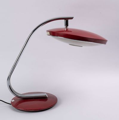 FASE. Lampe de bureau "Boomerang" en métal laqué rouge et mé…