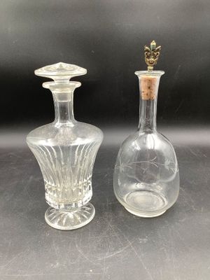Ensemble de 2 flacons en verre.
