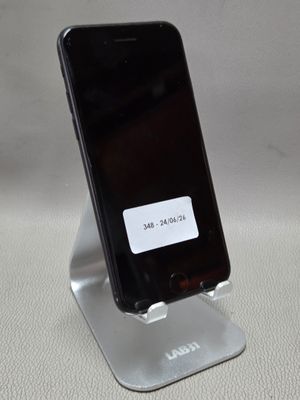 un téléphone portable posé sur un support