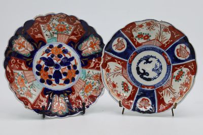 IMARI, Japon, Lot de deux assiettes en en porcelaine polylob…