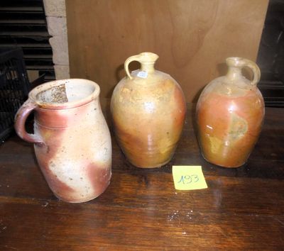 Ensemble de 3 grès (2 cruches et 1 pot à lait).