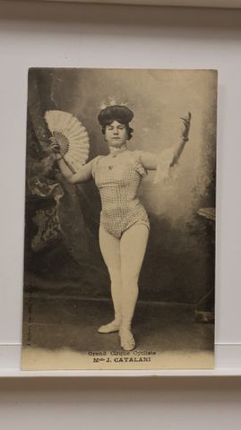 Bourganeuf : Mle Catalani. Cirque cycliste. Cliché J.Malivert. TB...