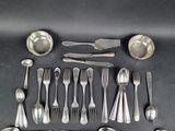 many spoons, forks, and spoon spoons laid out on a table