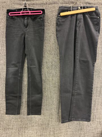 MAJE : jean taille 34 et TRUSSARDI : jean taille 38