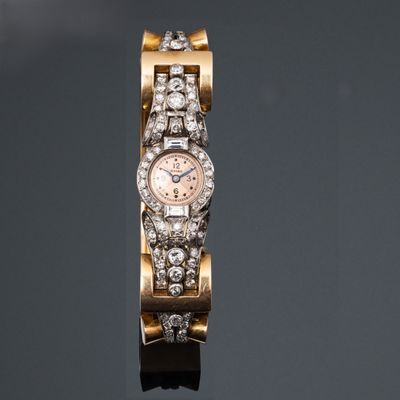 Image d'une montre-bracelet de femme ornée de diamants