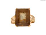 une image représentant une bague en or sertie d'un quartz fumé