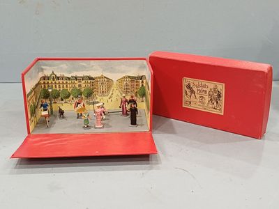 une petite boîte rouge contenant une scène miniature
