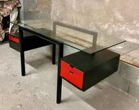 ROCHE BOBOIS?. Bureau en bois et plateau de verre. (photo 2)