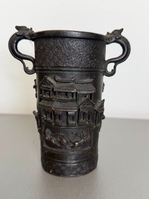 a black vase that is sitting on a table