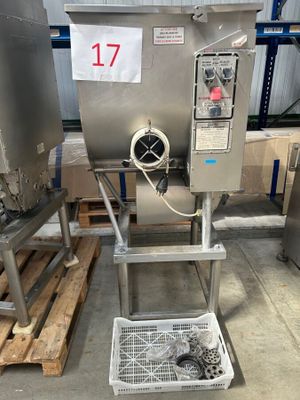 1 hachoir HOBART 4346, 380V, sur piétement - Pour Pièce