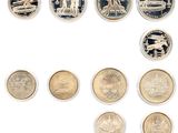 de nombreux types de pièces différents sur la surface blanche