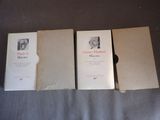 trois livres posés sur une table l'un à côté de l'autre