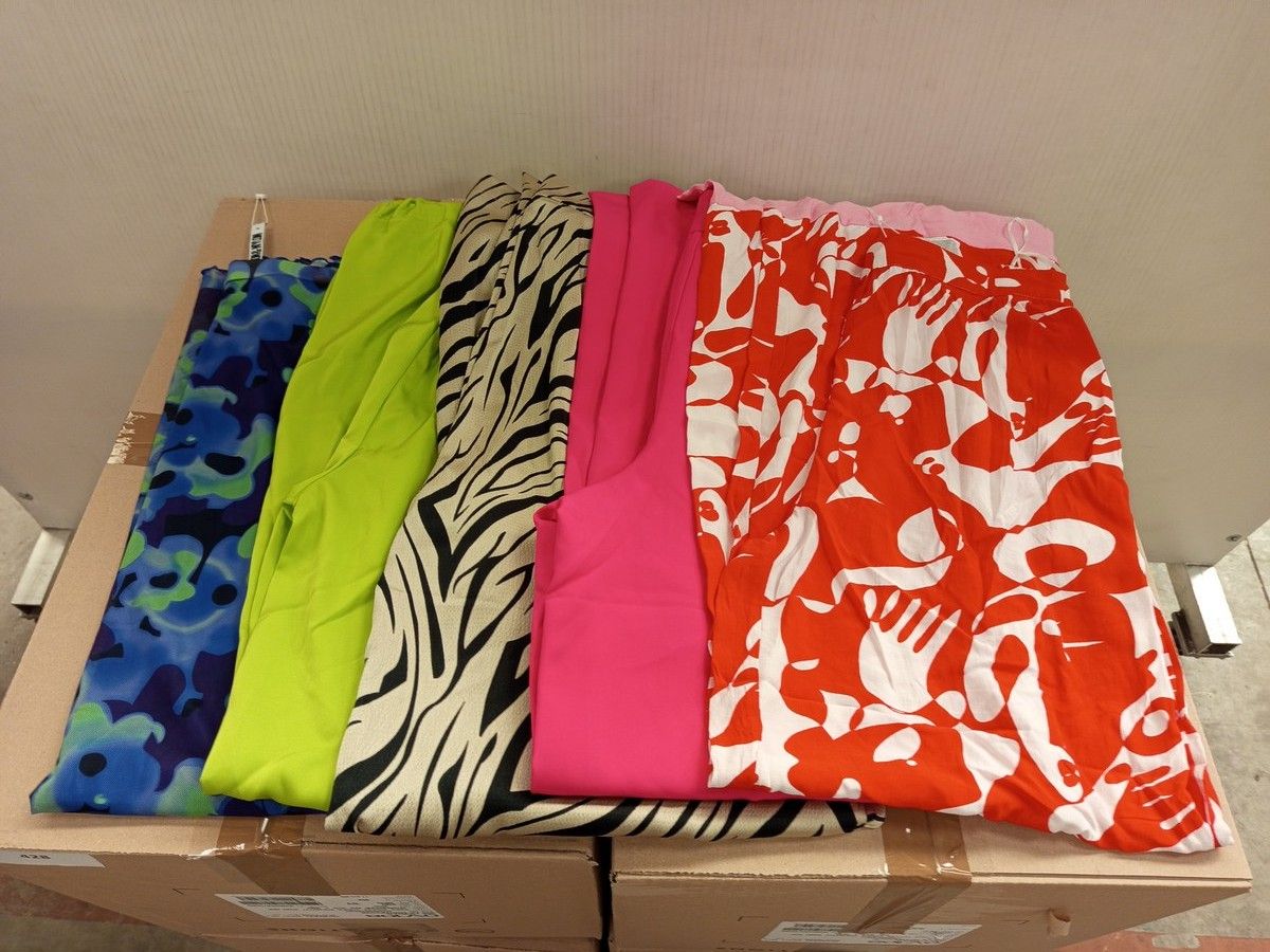 Lot de 100 pantalons (très grande variété de modèle) - pour femmes - 100% marques - Neuf, avec étiquette - 4 cartons
