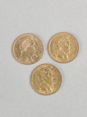 three gold sovereigns, one of which is a sovereign and one of which is a sovereign