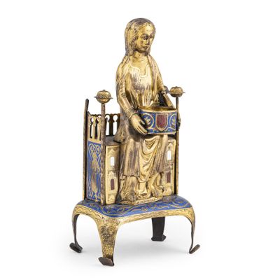 une photo représentant une statue d'une femme assise sur un banc