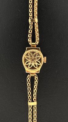 l'image d'une montre en or entourée d'une chaîne