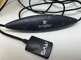 une souris d'ordinateur branchée sur un ordinateur