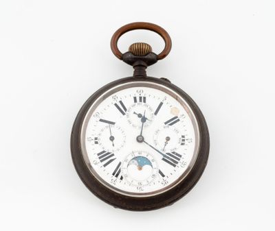 un gros plan d'une montre de poche ornée de chiffres romains