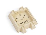 une photo d'une horloge fabriquée à partir de cendriers, sur laquelle est inscrit le mot « junenia »