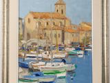 une peinture à l'huile représentant des bateaux dans un port, avec une église en arrière-plan
