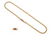 une chaîne en or avec un fermoir orné d'un rubis et de diamants