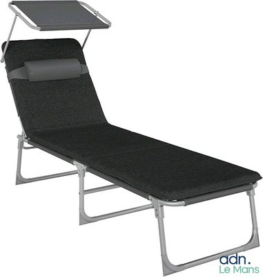une image représentant une chaise longue sur laquelle est posé un plateau
