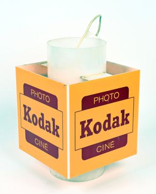 une photo d'une boîte Kodak contenant un verre