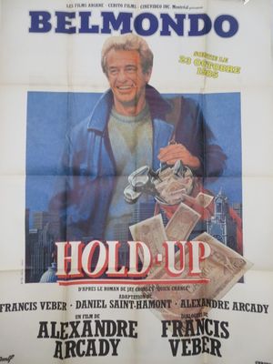 L'affiche du film « Hold Up » est accrochée au mur.