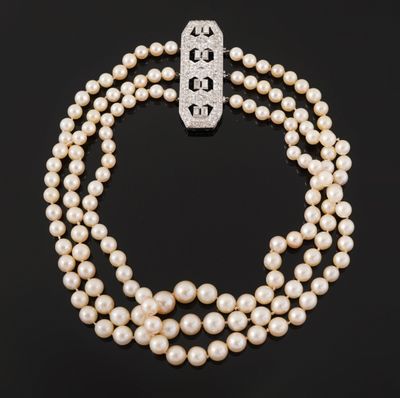 a three strand pearl necklace with a clasp