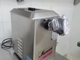 a machine that is sitting on a counter in a kitchen