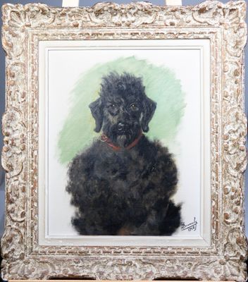 tableau représentant un chien noir avec un collier rouge, assis devant un mur bleu