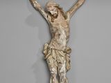 une image représentant une statue de Jésus sur une croix, accrochée au mur