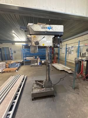 a machine that is sitting in the middle of a room