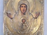 a picture of a gold plate with a picture of the virgin and child