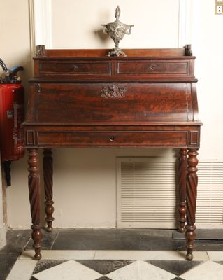 a small wooden desk with a bird on top of it