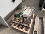 a picture of a machine that is sitting on a pallet