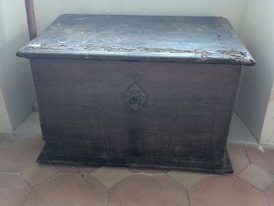 Coffre en bois - Dim. 82 x 51 cm H.