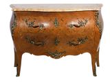 une petite commode avec un plateau en marbre
