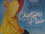 affiche de cinéma représentant une femme vêtue d'un imperméable jaune et tenant un parapluie